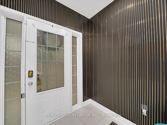3rd image of 40 Clowes St