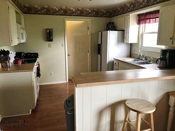 2nd image of 913 Elizabeth Dr