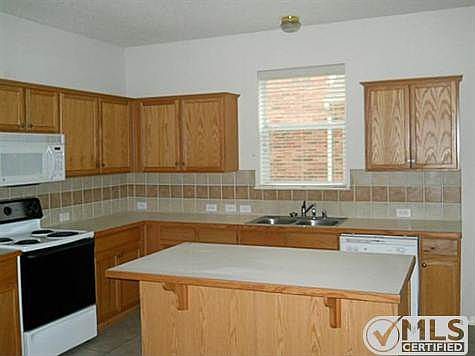 1st image of 2830 Tangleglen Dr