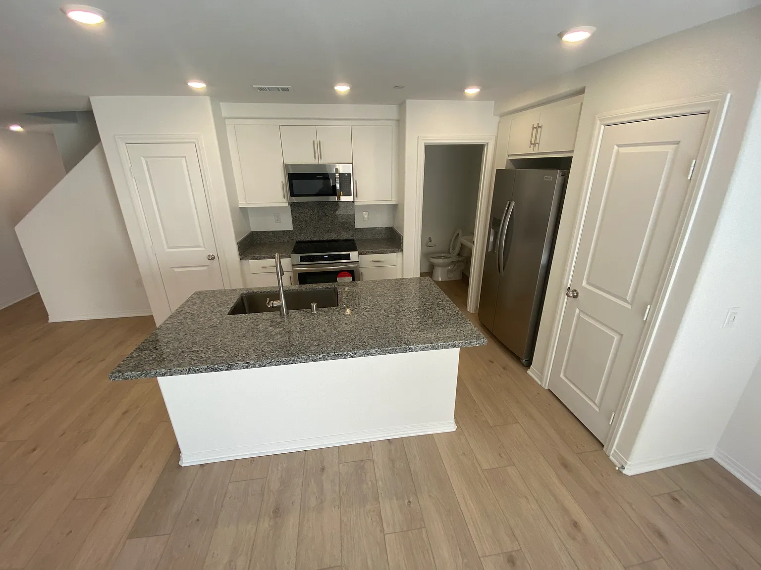 3 bed, 2.5 bath, 1410 sqft, $2,995 — Photo 4