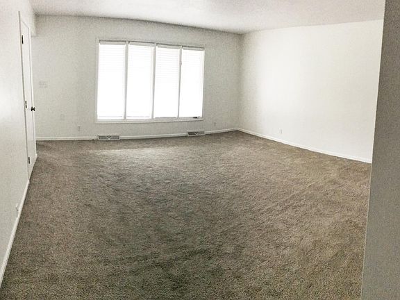 Very large front room with lots of light