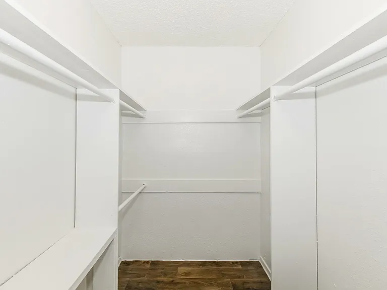Lamar Place Apartments — Photo 29