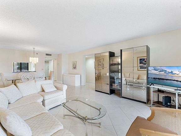 3rd image of 7260 Kinghurst Drive #205