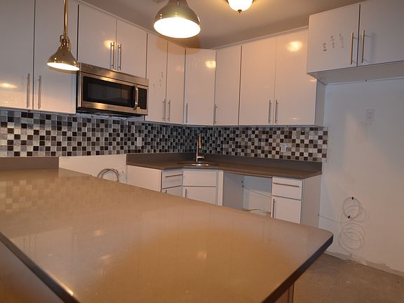 4th image of 648 Chauncey St #2
