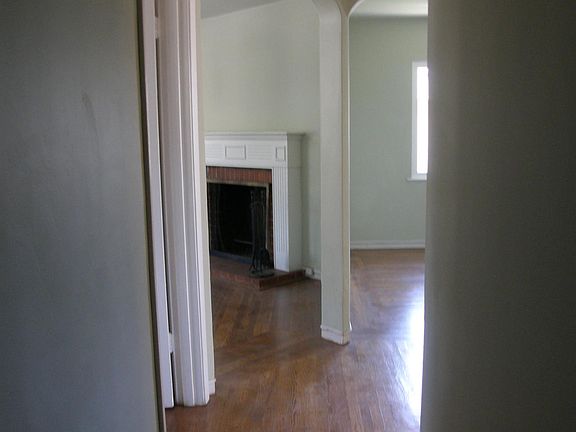 5th image of 6315 Macarthur Blvd