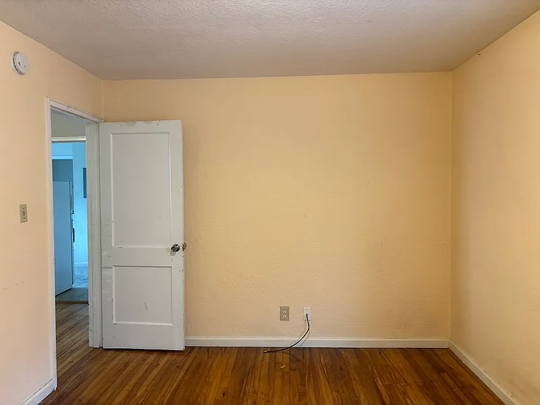 15 Ezelle St #A — Photo 8