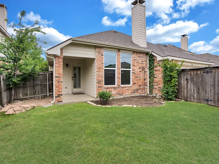 7046 Saint Augustine Dr — Photo 9