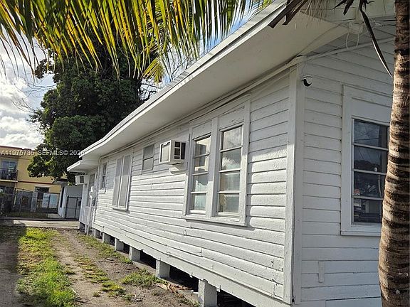 3rd image of 2722 NW 23rd Ave