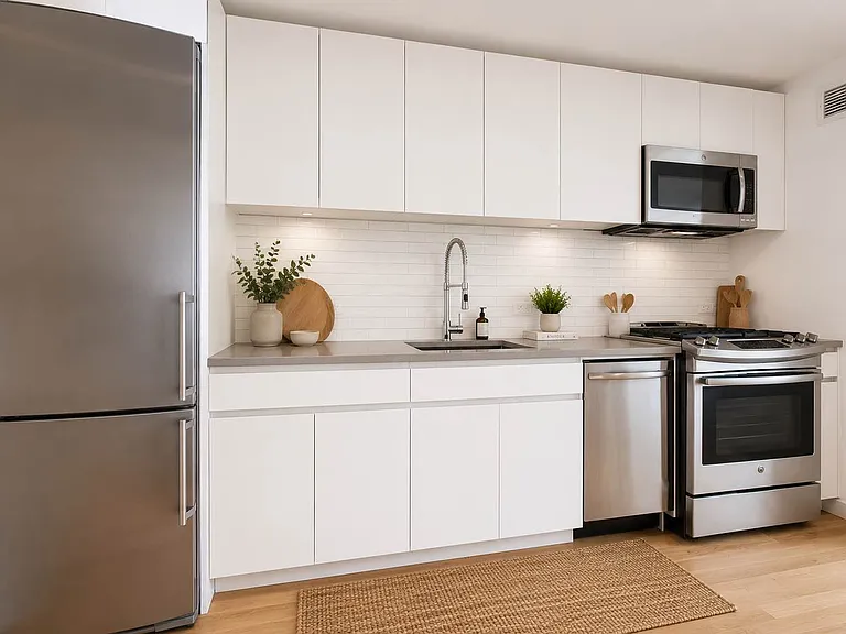 331 E Houston St #3C — Photo 2