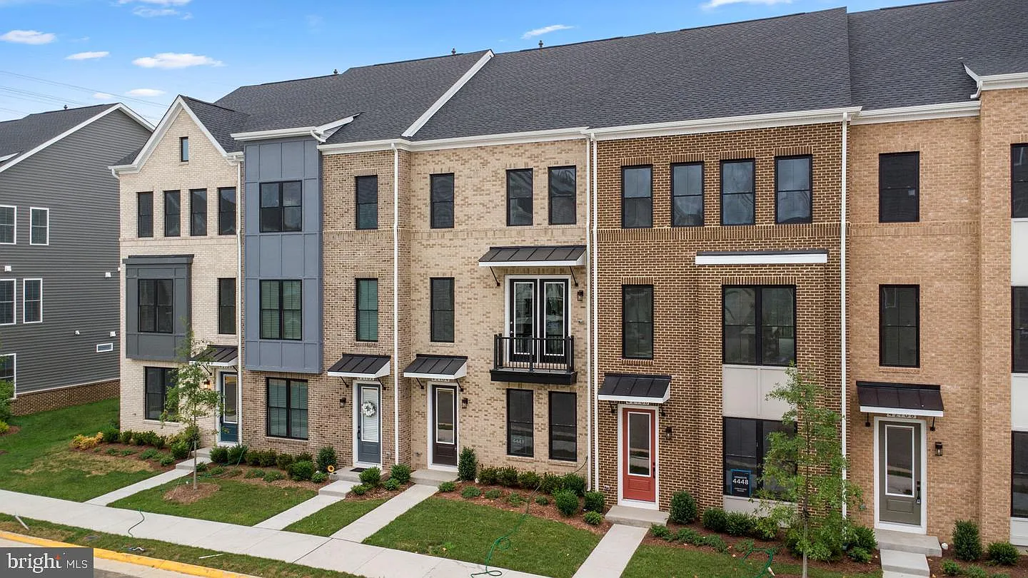 3 bed, 4.0 bath, 2088 sqft, $3,599 — Photo 3