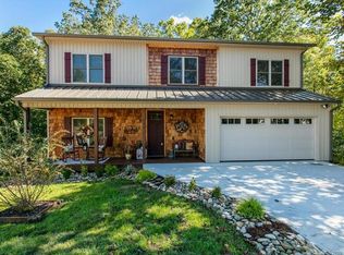 121 Wyatt Andrew Dr, Mills River, NC 28759