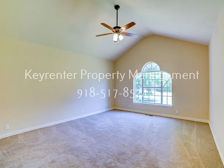 10119 S College Pl — Photo 24