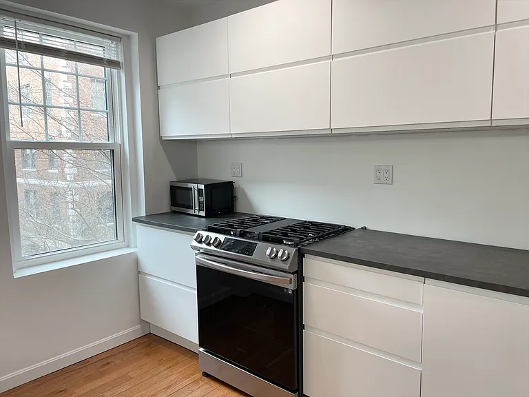 64 Queensberry St #222 — Photo 5