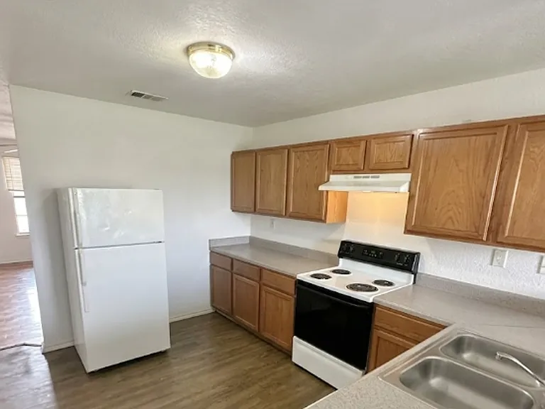 3414 Cantabrian Dr — Photo 4