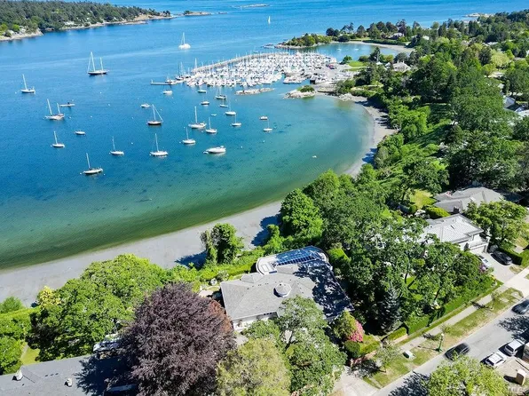3565 Beach Dr, Oak Bay, BC V8R 6M6