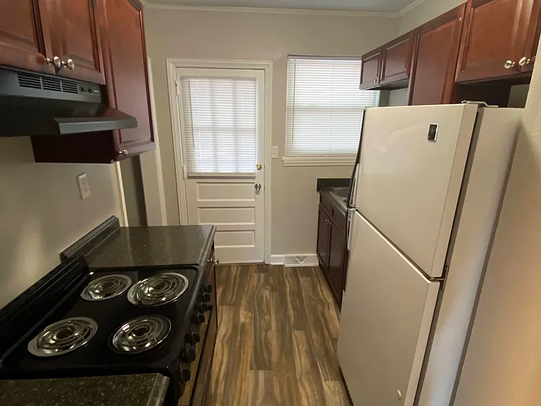 203 Pine St #3C — Photo 6