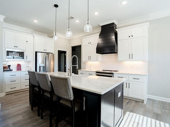 4th image of 55 Mount Tabor Rd W
