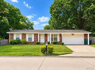 2 Smoke Tree Dr, Fenton, MO 63026