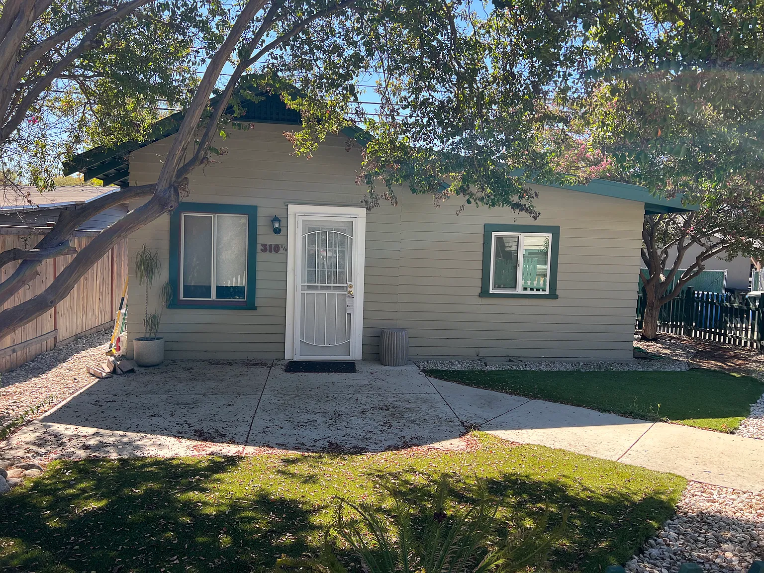 1 bed, 560 sqft, $2,300 — Photo 2