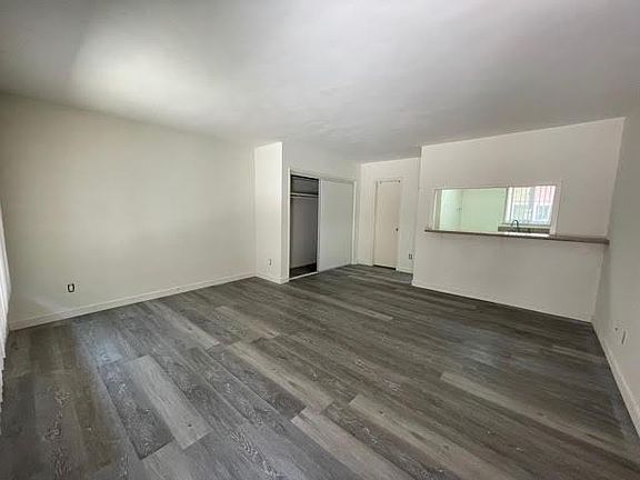 2nd image of 5138 Zelzah Ave #A104