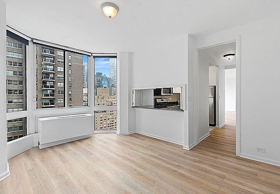 5th image of 200 E 65th St #20FG