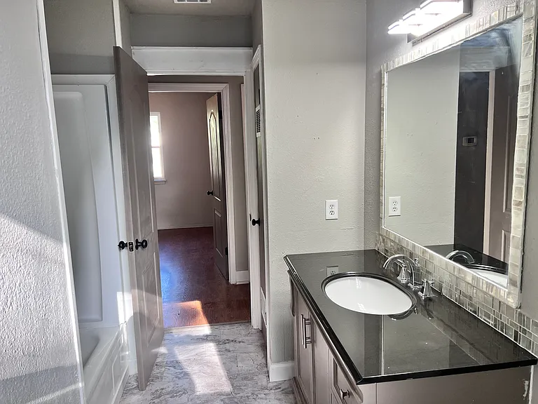 1107 Wilson St — Photo 35