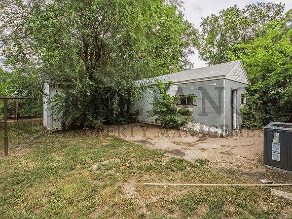 4th image of 1028 W Munnell Ave