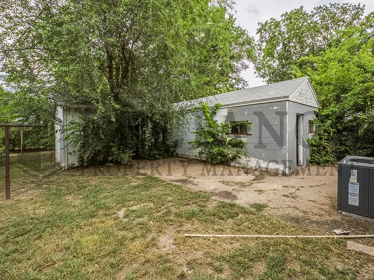 1028 W Munnell Ave — Photo 4