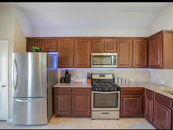 5th image of 821 Centerra Hills Cir