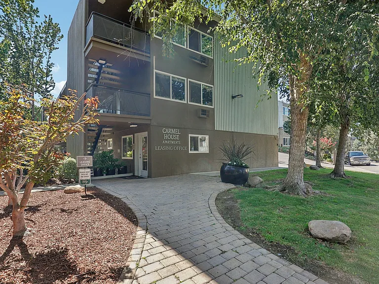 Carmel House — Photo 24
