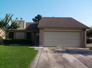 921 Shadow Creek Dr, La Porte, TX 77571