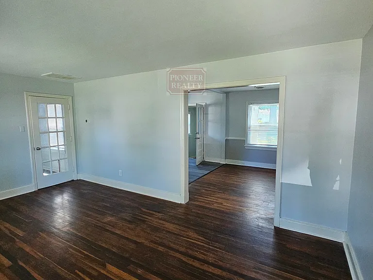 2331 Fleet Ave — Photo 4