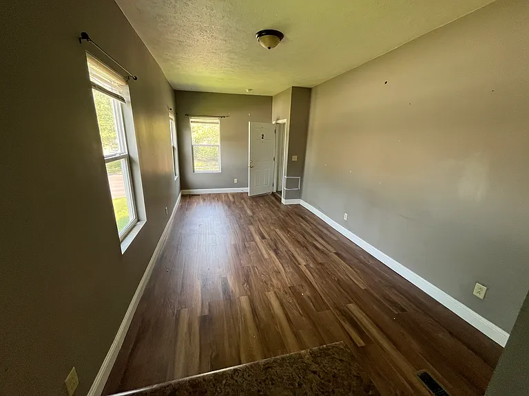 703 W Walnut St #2 — Photo 3