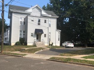 30 Victory Ct, Metuchen, NJ 08840
