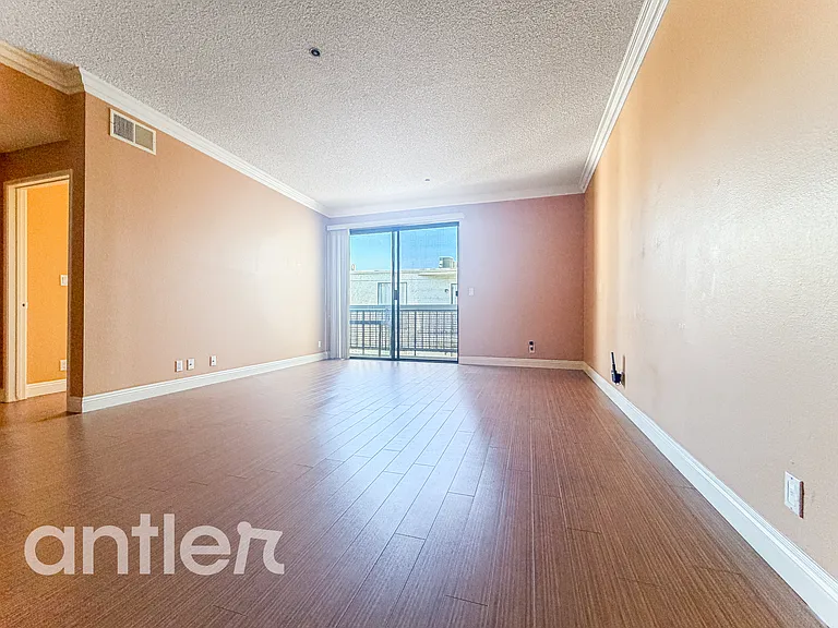 534 S Saint Andrews Pl #J416 — Photo 9