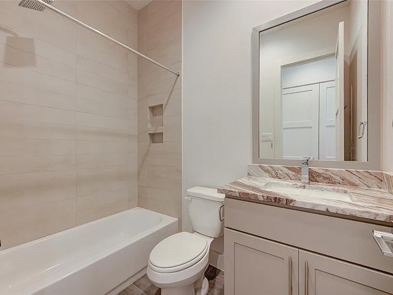 2418 Gray St — Photo 32