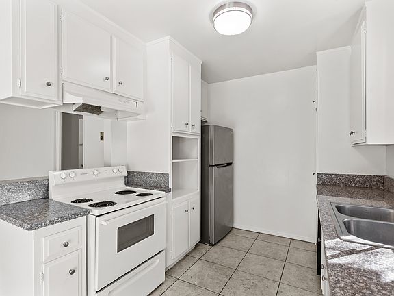 5th image of 4924 Kester Ave #10