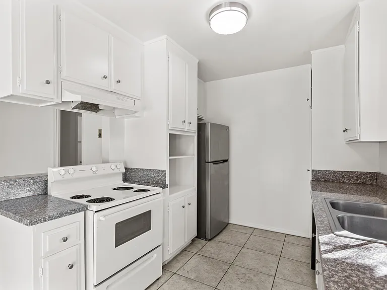 4924 Kester Ave #10 — Photo 5