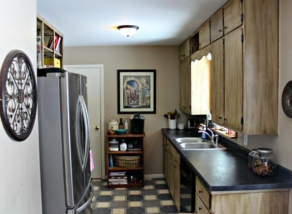 4th image of 601 North St E