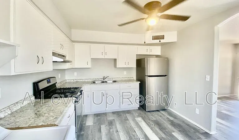 267 E 21st St #1 — Photo 5