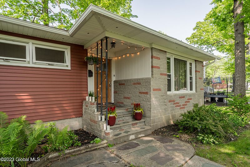 3rd image of 41 Woodside Dr