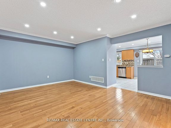 5th image of 5382 Longhouse Cres
