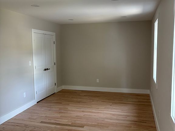 4th image of 10-12 H St #2
