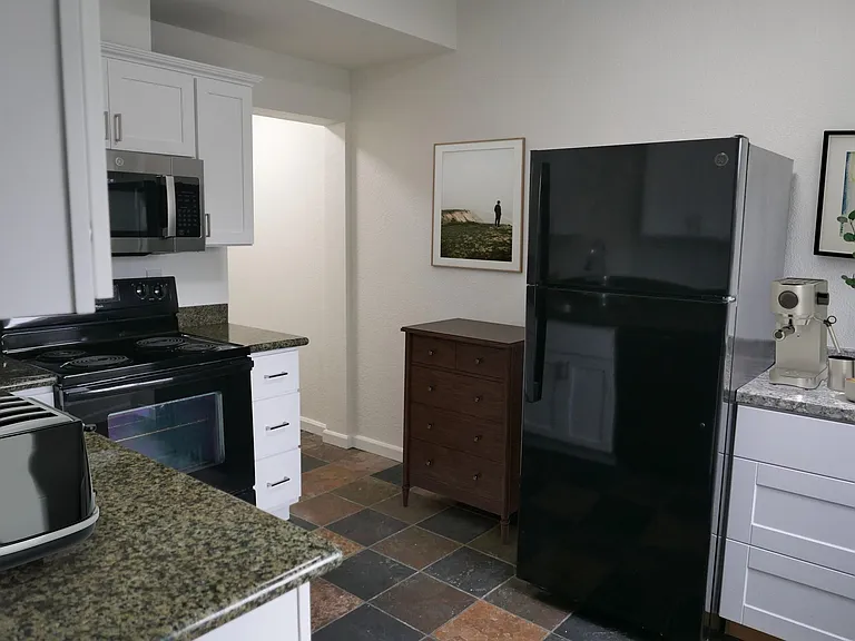 Trees Apartment Available Now — Photo 8
