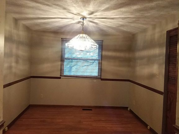 4th image of 7 Ormsbee Ave