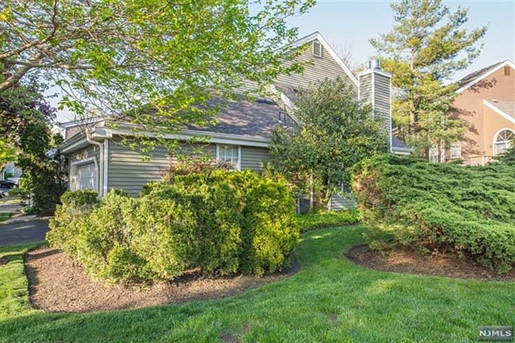1st image of 287 Araneo Dr