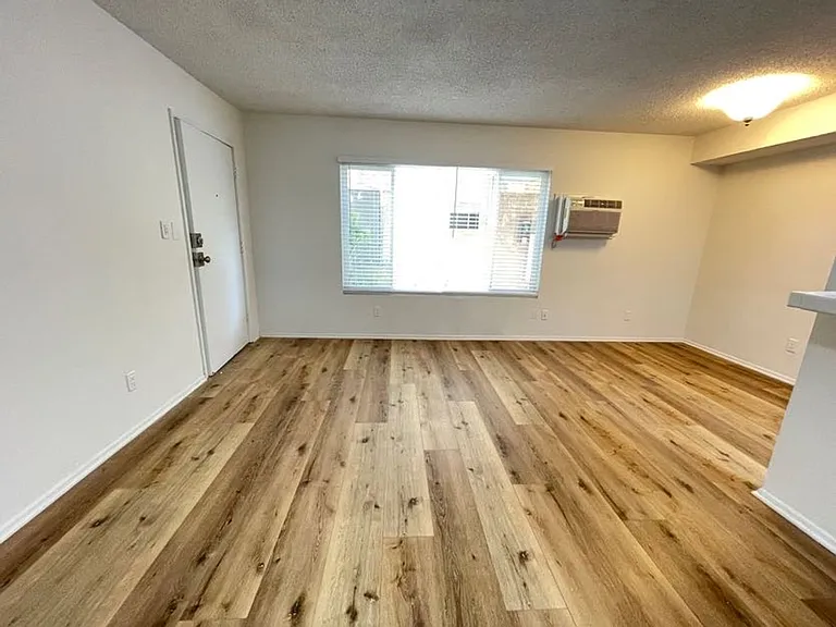 5708 Tujunga Ave — Photo 17