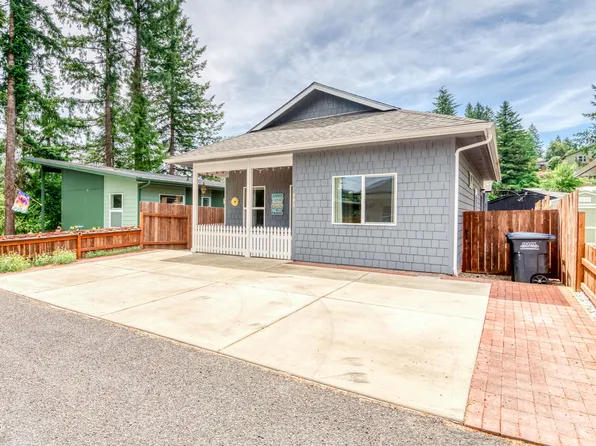 905 SE Beaver St, Toledo, OR 97391