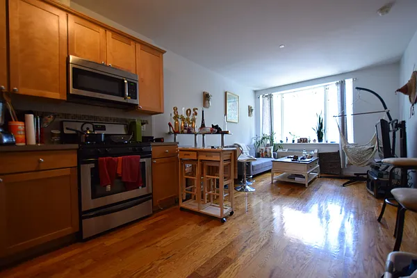 Rented by Uptown Flats LLC | media 12