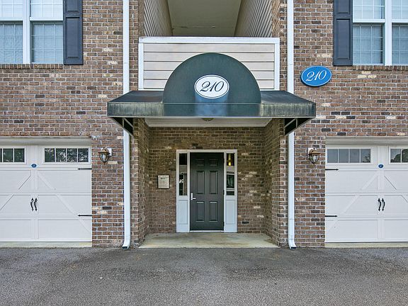 4th image of 210 Fountainhead Ln Unit 103